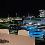 Tropicana アパート ガンディア